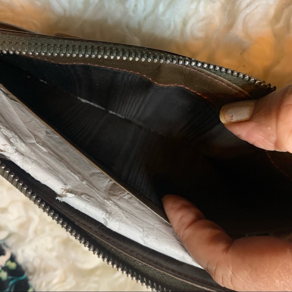 Marc Jacobs Zip Clutch Wallet in Brown with Silver Hardware - Picture 4 of 16